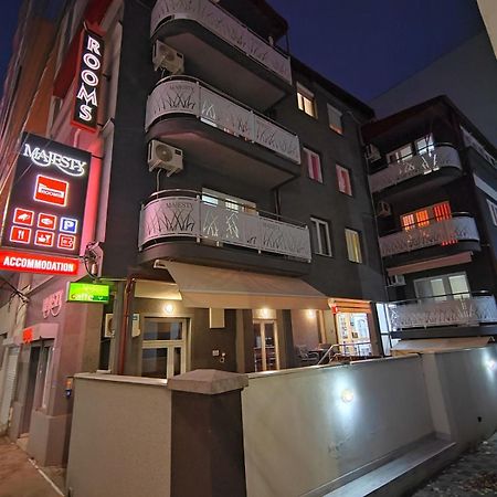 Ni Bed And Breakfast Majesty מראה חיצוני תמונה