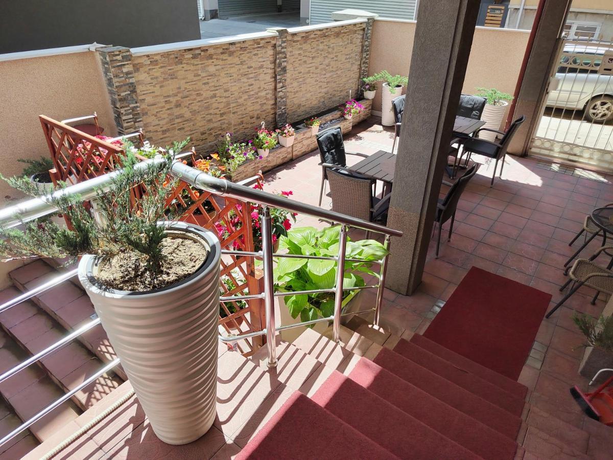 Ni Bed And Breakfast Majesty מראה חיצוני תמונה