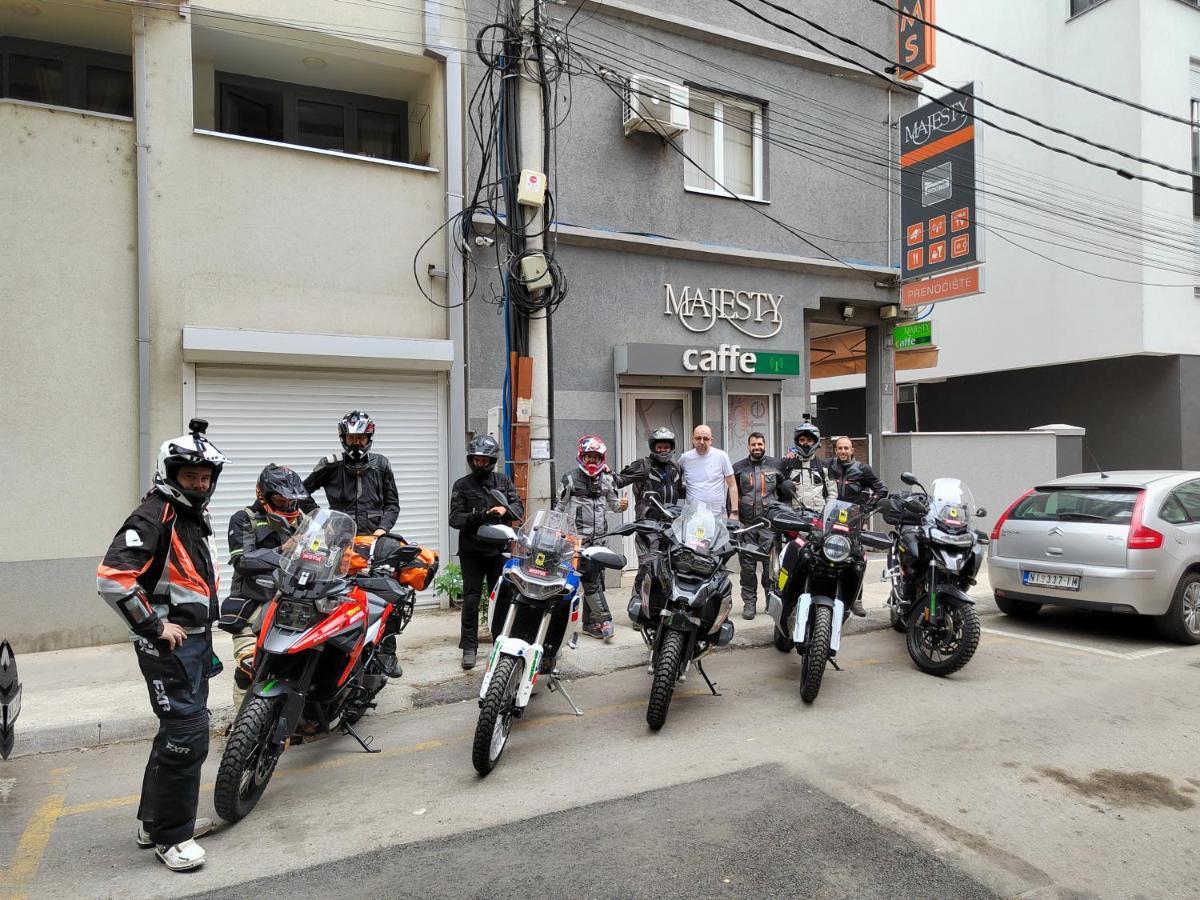 Ni Bed And Breakfast Majesty מראה חיצוני תמונה