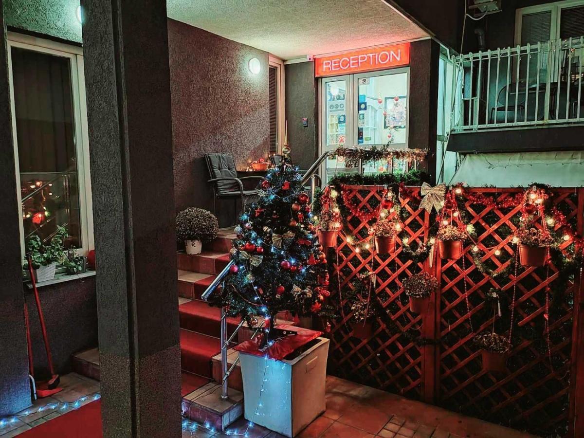 Ni Bed And Breakfast Majesty מראה חיצוני תמונה