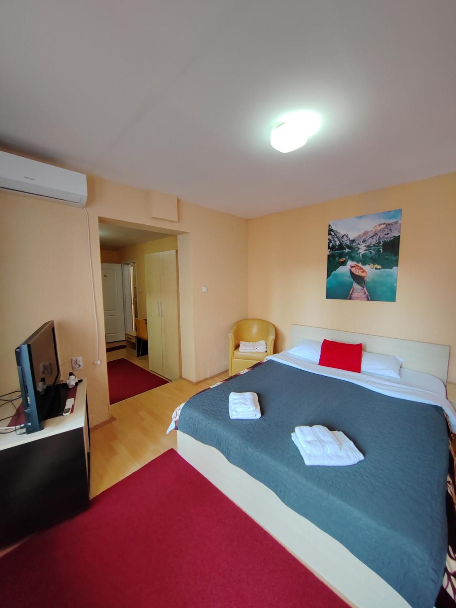 Ni Bed And Breakfast Majesty מראה חיצוני תמונה