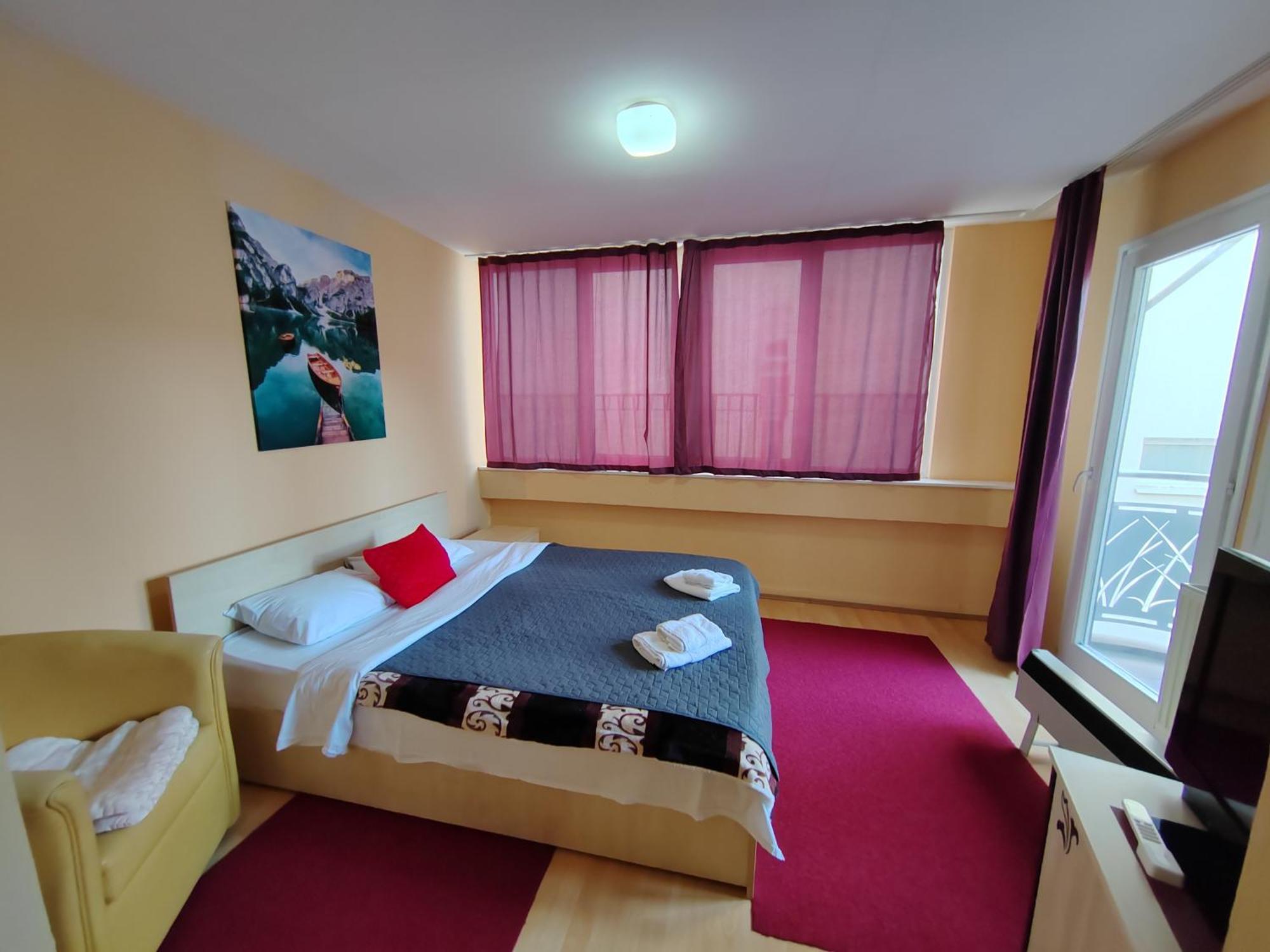 Ni Bed And Breakfast Majesty מראה חיצוני תמונה
