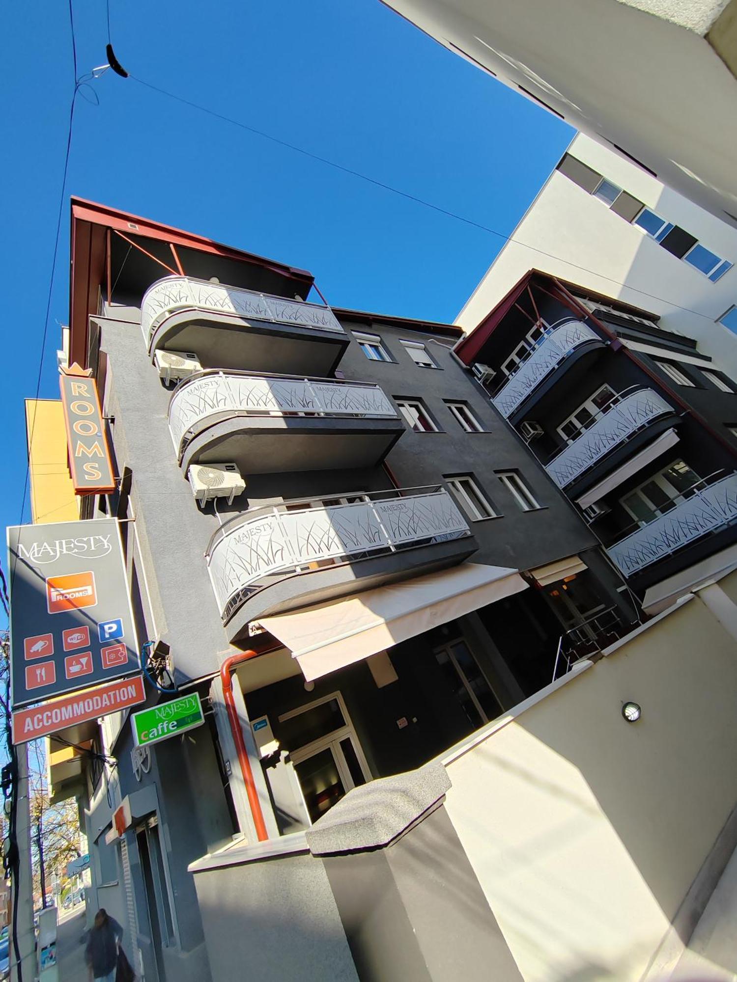 Ni Bed And Breakfast Majesty מראה חיצוני תמונה