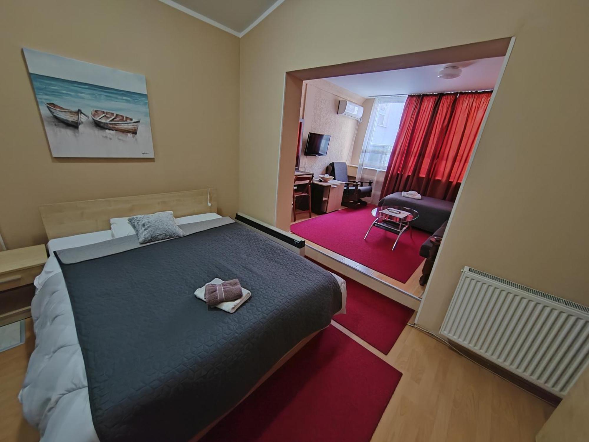 Ni Bed And Breakfast Majesty מראה חיצוני תמונה