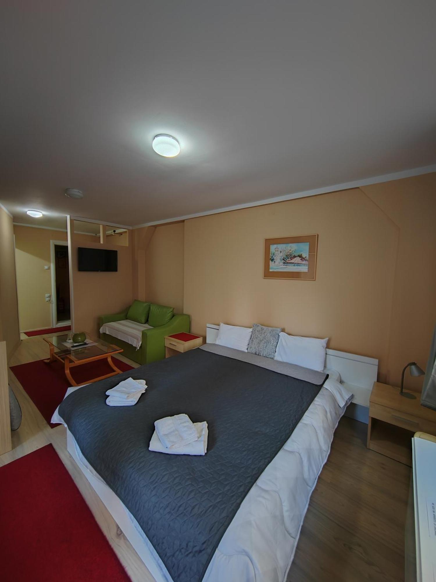 Ni Bed And Breakfast Majesty מראה חיצוני תמונה