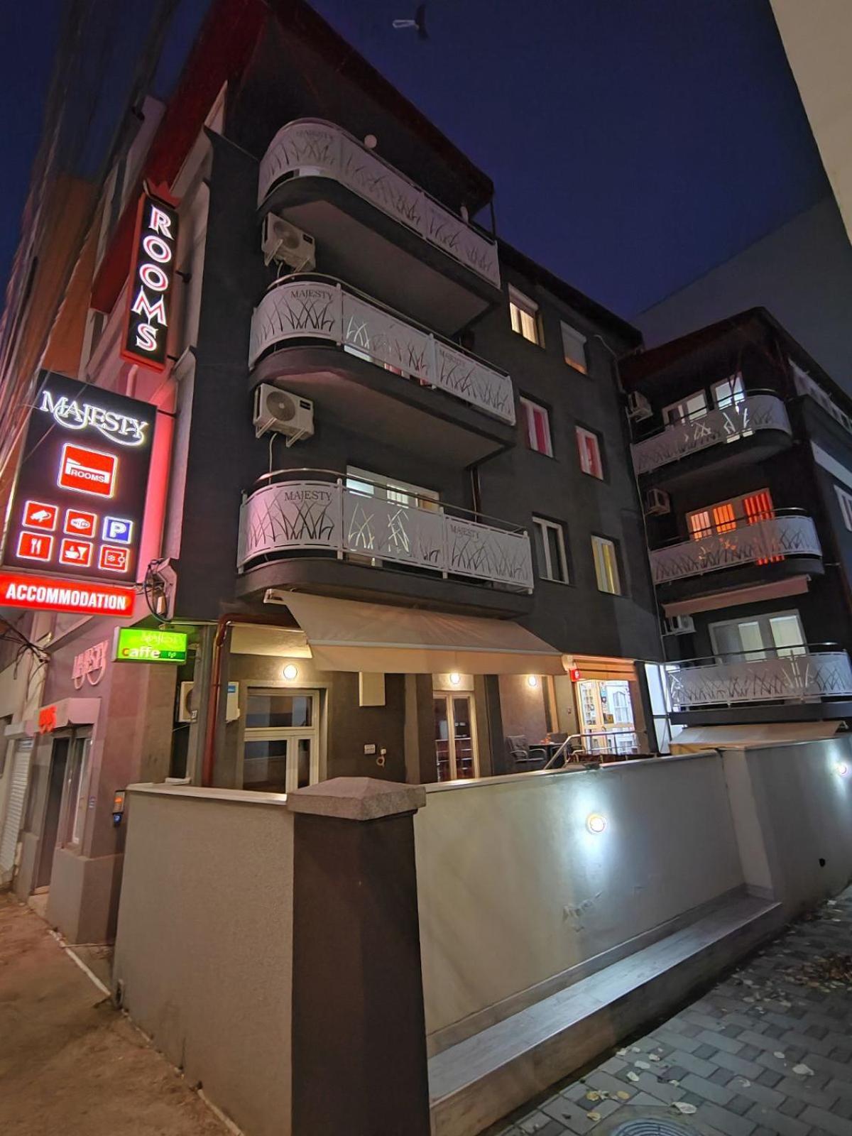 Ni Bed And Breakfast Majesty מראה חיצוני תמונה