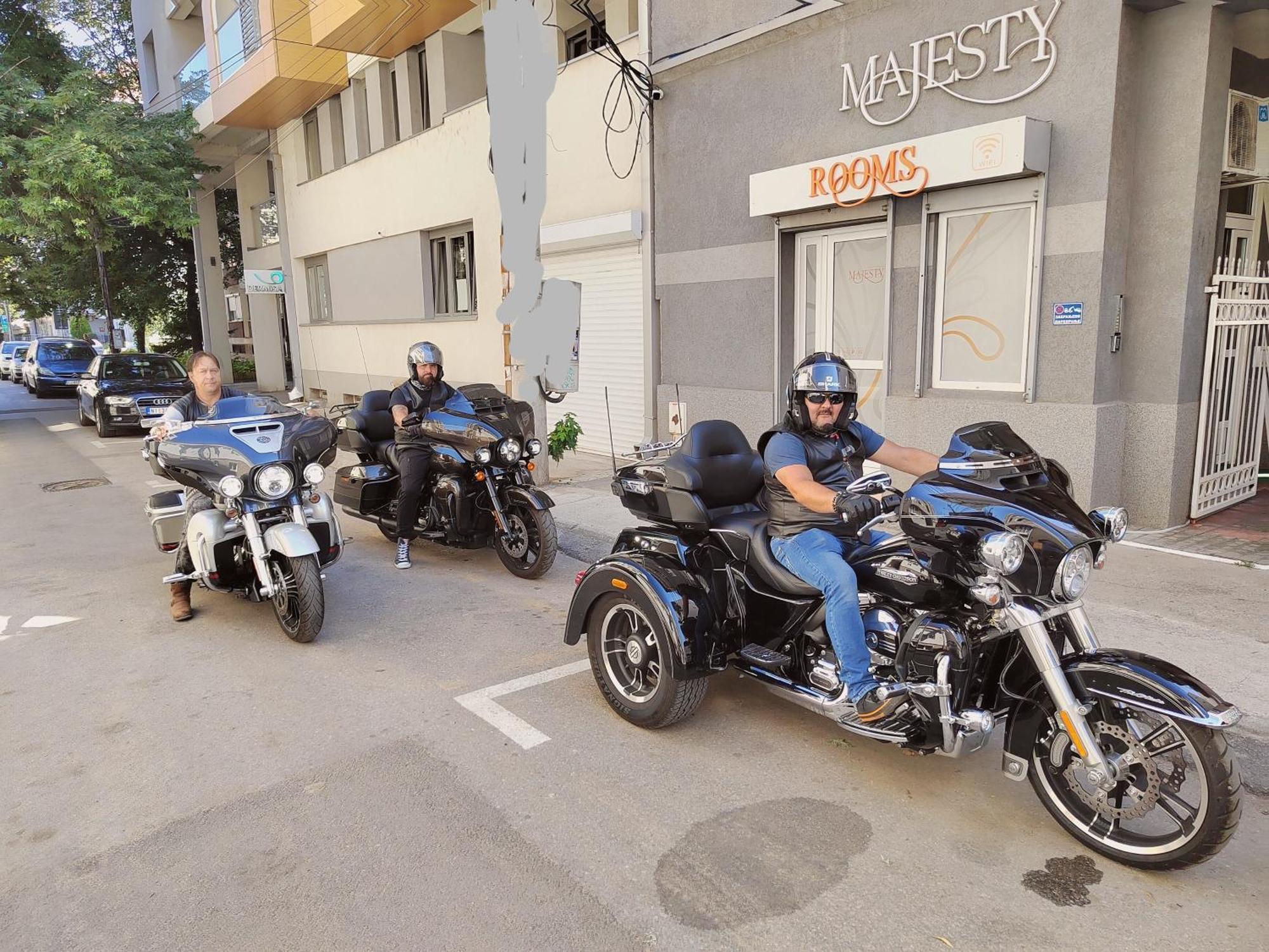 Ni Bed And Breakfast Majesty מראה חיצוני תמונה