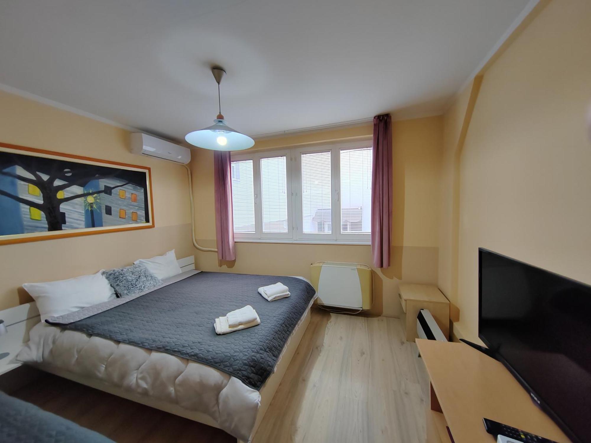 Ni Bed And Breakfast Majesty חדר תמונה