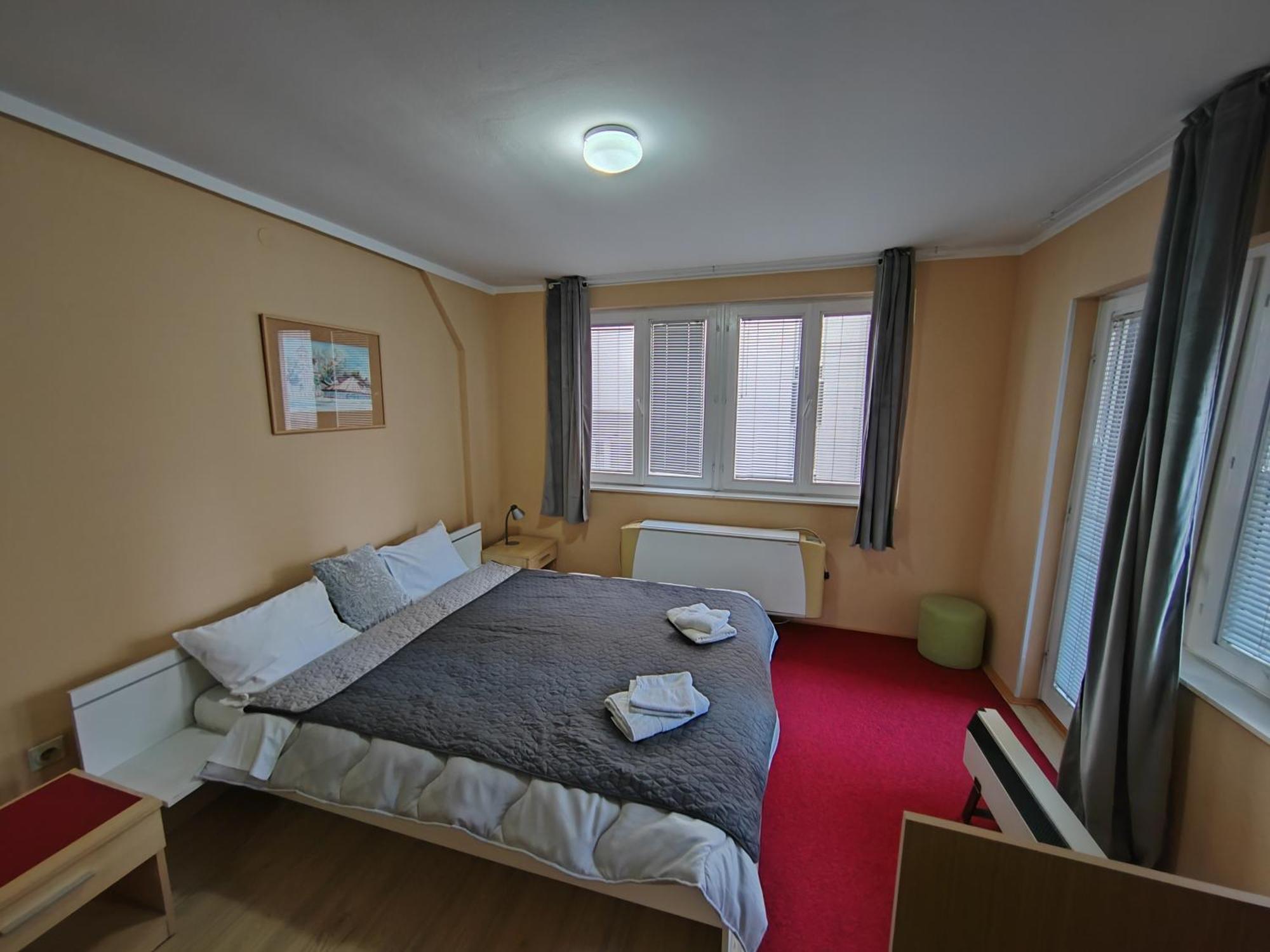 Ni Bed And Breakfast Majesty חדר תמונה