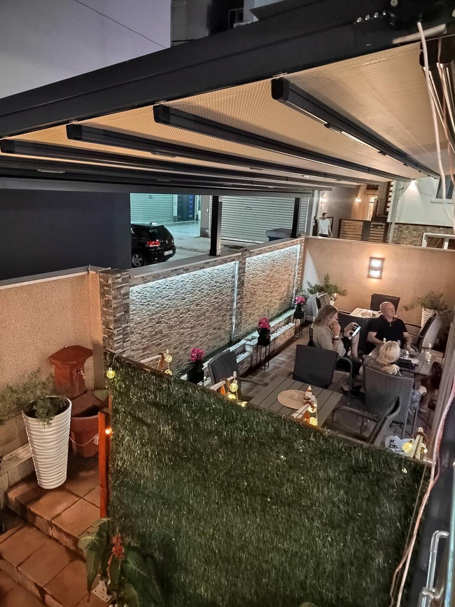 Ni Bed And Breakfast Majesty מראה חיצוני תמונה
