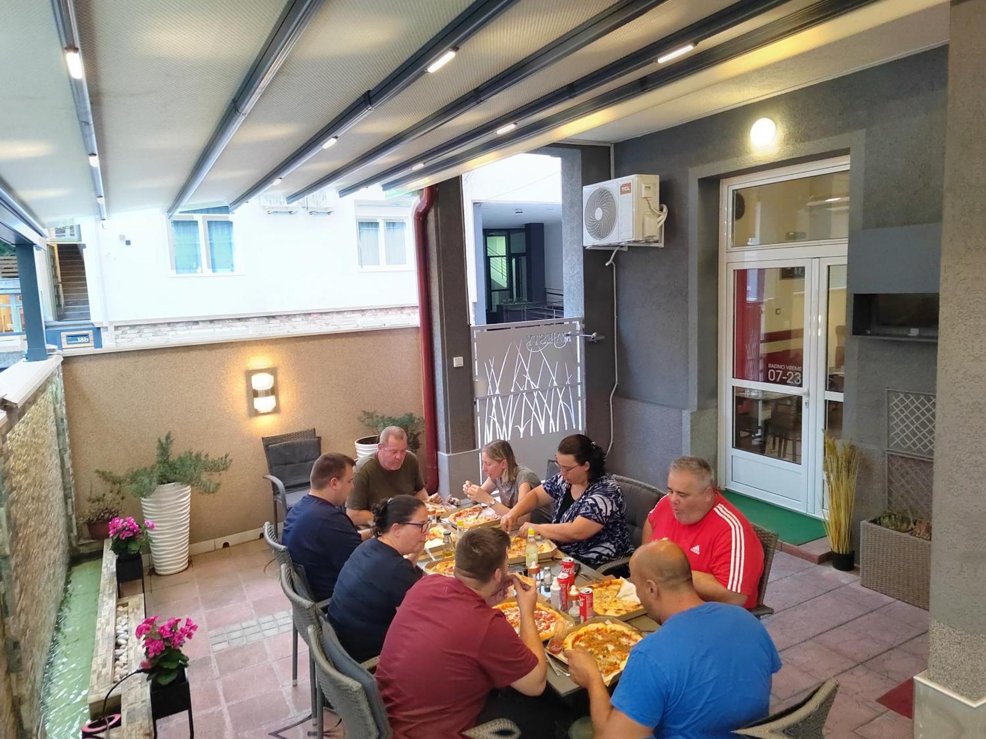 Ni Bed And Breakfast Majesty מראה חיצוני תמונה