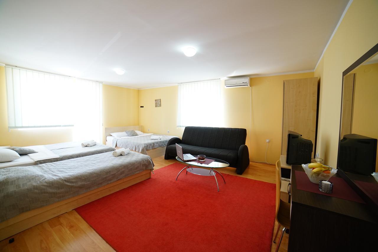Ni Bed And Breakfast Majesty מראה חיצוני תמונה