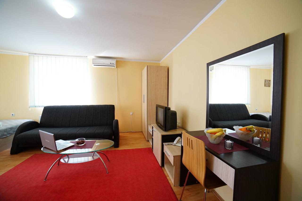 Ni Bed And Breakfast Majesty מראה חיצוני תמונה