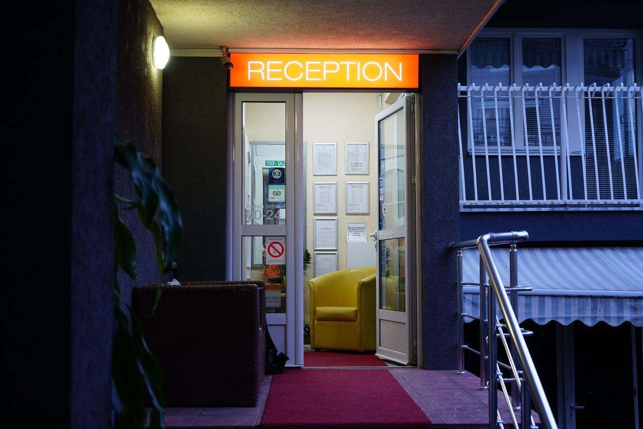 Ni Bed And Breakfast Majesty מראה חיצוני תמונה
