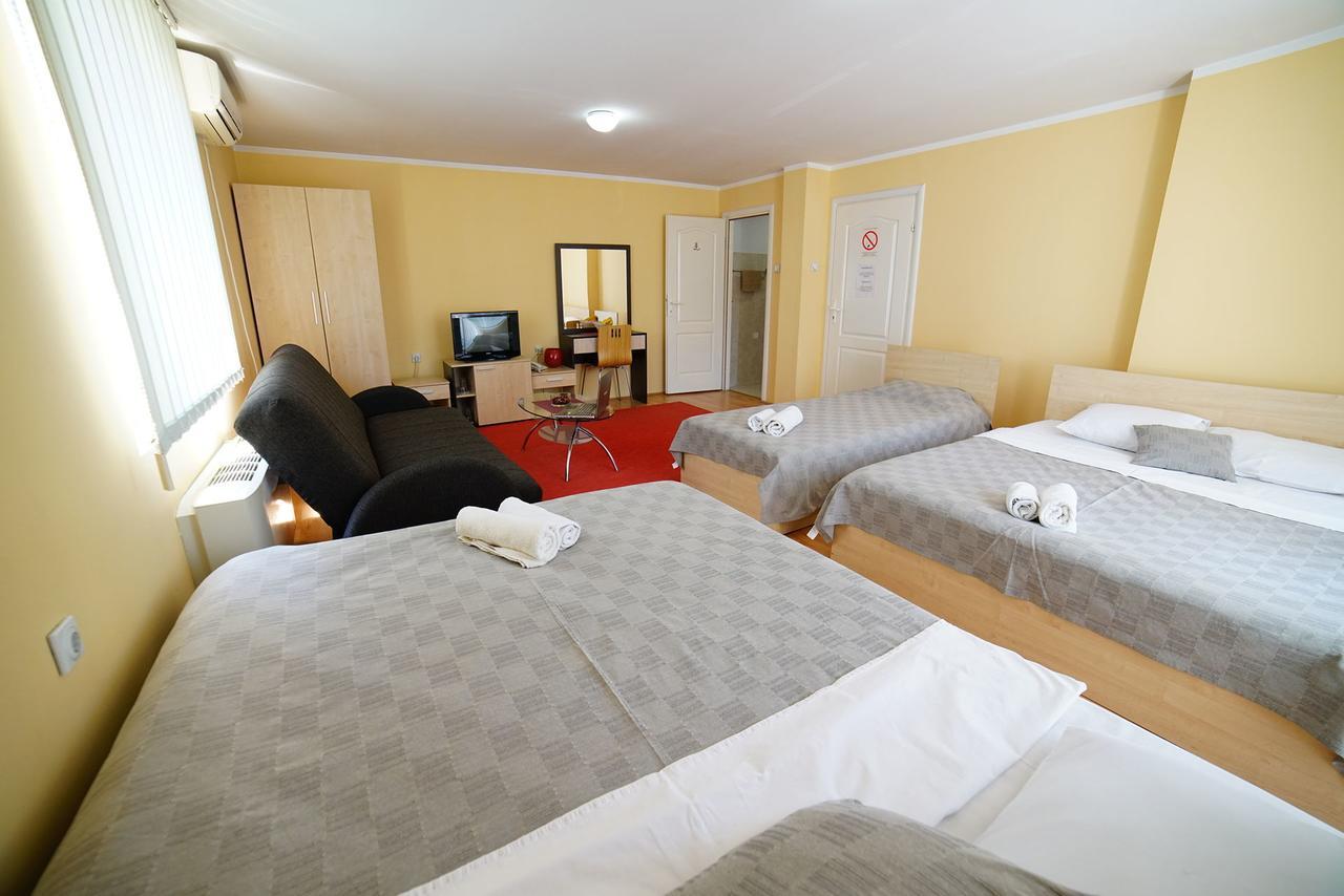 Ni Bed And Breakfast Majesty מראה חיצוני תמונה