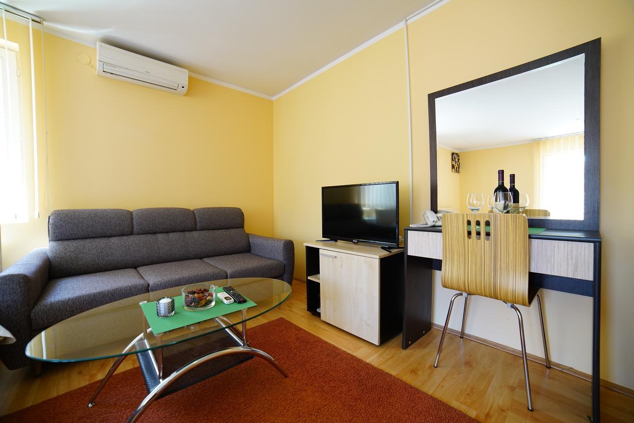 Ni Bed And Breakfast Majesty מראה חיצוני תמונה