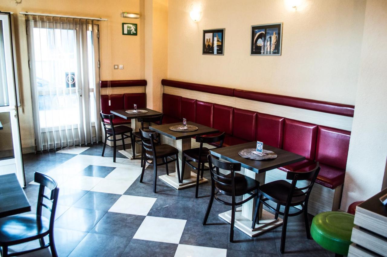 Ni Bed And Breakfast Majesty מראה חיצוני תמונה